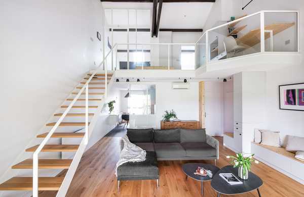 Transforming a duplex with a mezzanine floor