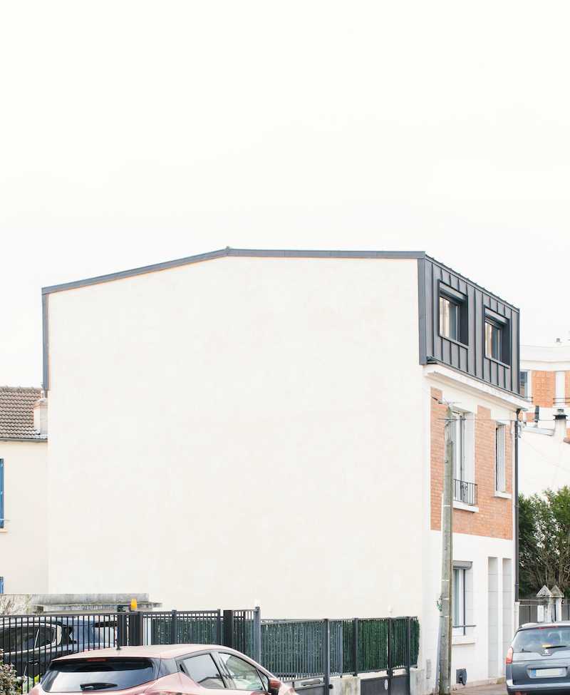 Surélévation d'une maison de ville - aménagement des combles - vue sur le côté de la maison surélevée 